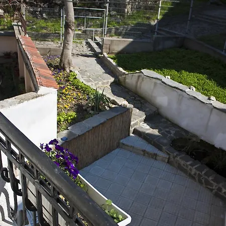 Ulpia House Guest house